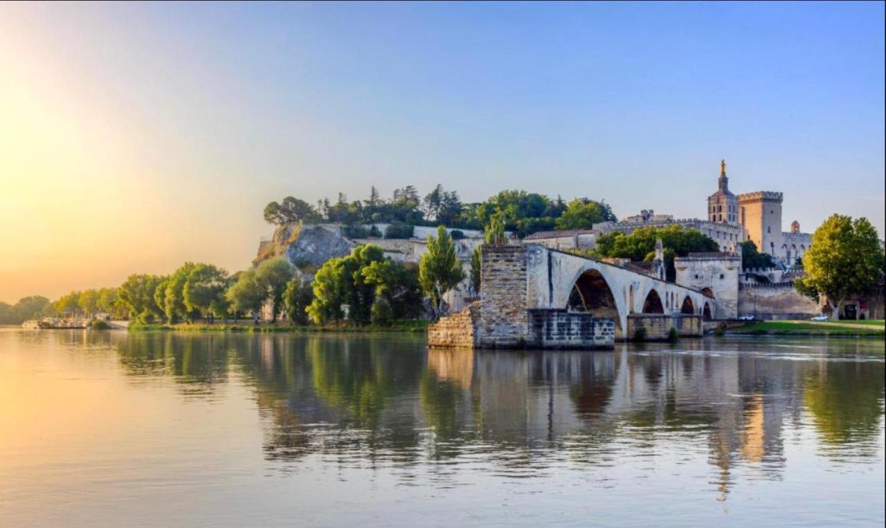 Gite Avignon Bougainvillier Exteriör bild